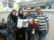 بالصور: الطالبة انجي مسعود من يافا تحصل على شهادة امتياز ومنحة تعليمية